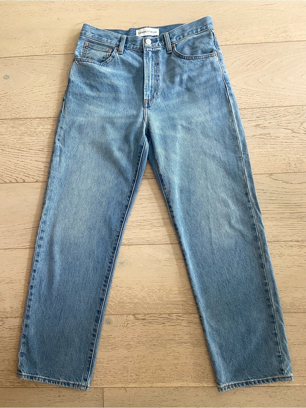 Aritzia DENIM FORUM 90s Marlo Hi-Rise Baggy Jeans 28 Faded Wash 29 1/4” Inseam - Picture 4 of 10